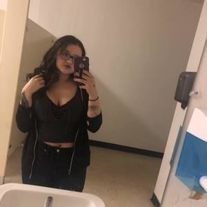 Meet your Posher, Mia